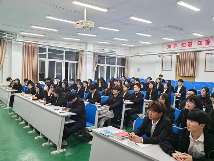 ��³����ѧԺ ��������˼�������������̣��ഺ�����������й���