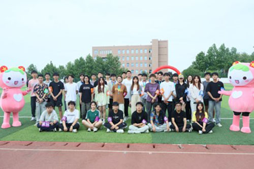 Ծ���ഺУ԰�� ����������ʱ   