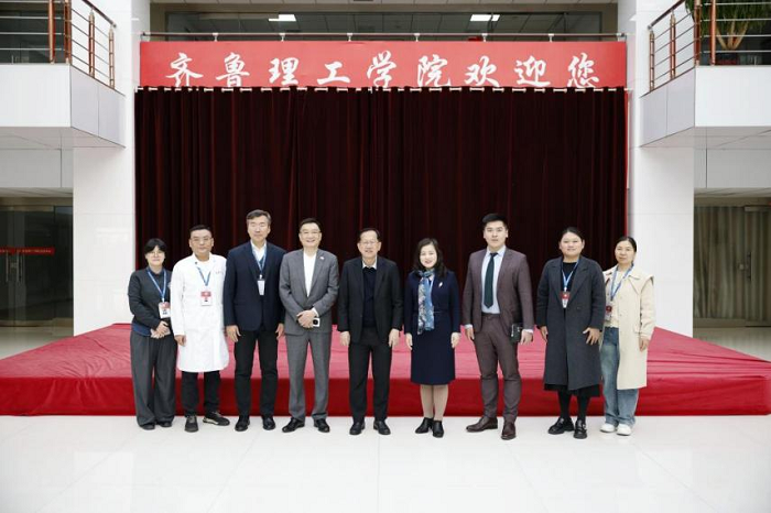 ��������Ӣ�ϴ�ѧ���»���ϯ����