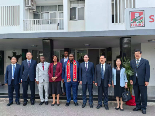温暖率山东省代表团访问莫桑比克乌干达