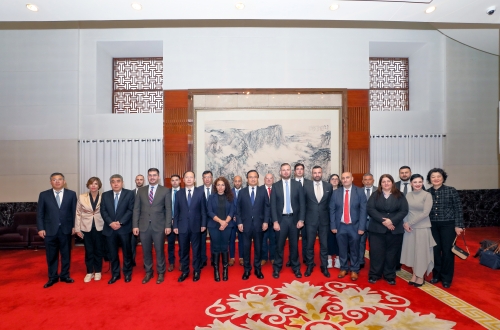 宋军继会见马耳他工党考察团一行