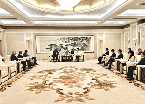 王桂英副省长会见莫桑比克青年和体育部部长马纳塞