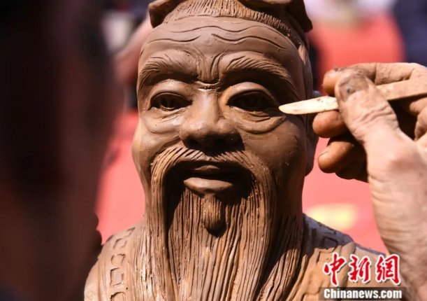 �����ͣ��׷��������ͼΪ�ζ�ע�ء����ԡ���