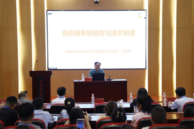 ��У�ٰ조����ר��ר�⸨�����桱������ѵ