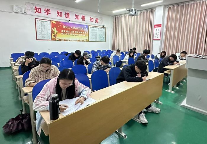 ������ѡչ��ɣ��ഺ�ܽ�����ʱ