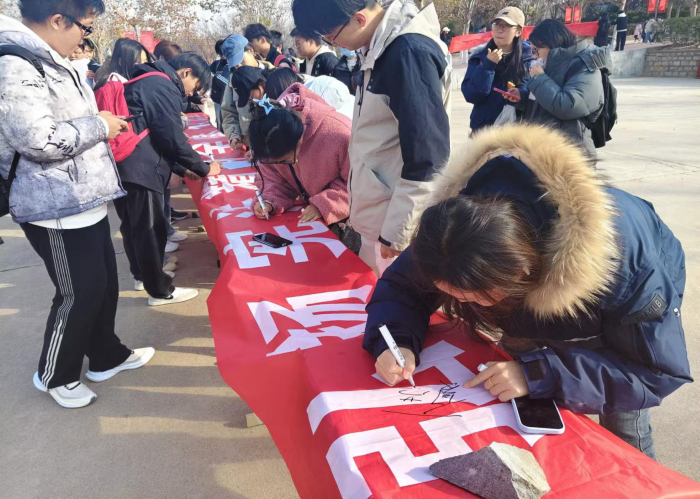 ���������ܷ������ƶ�ȫ����ĸ�