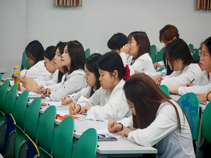 ���������̡������������̣��¼�չ��â