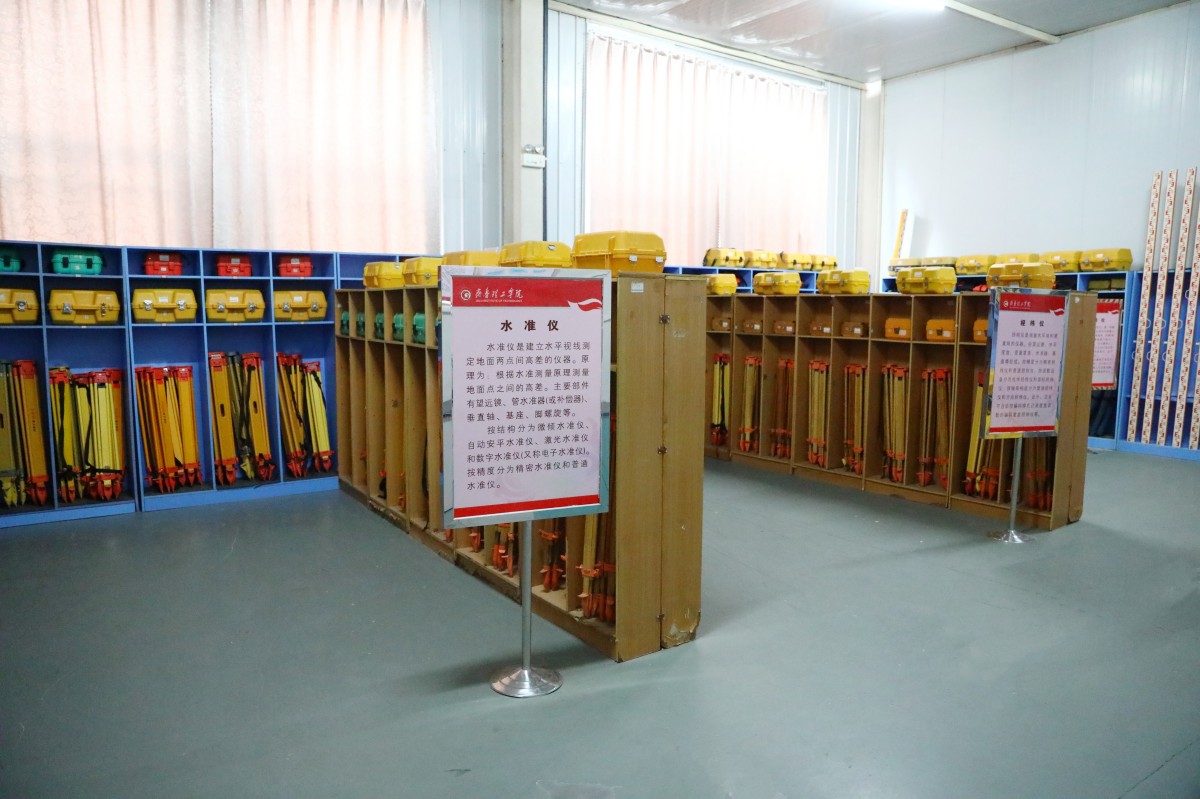 1747805285283161.jpg 3工程测量实验室.jpg
