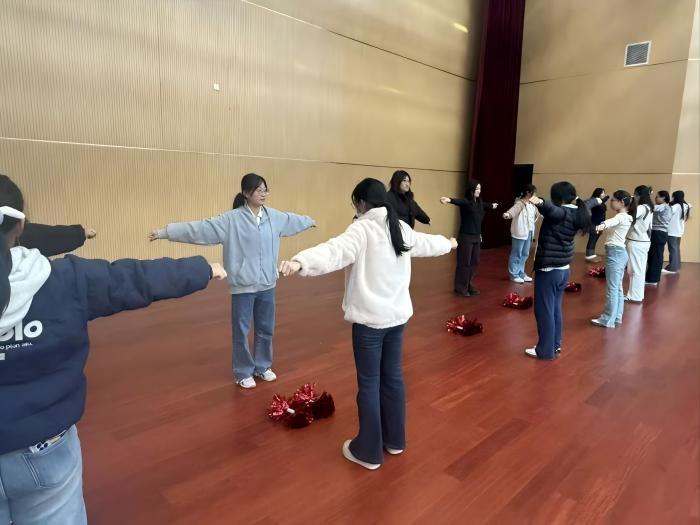 ����������ѵ�������������� չ�ഺ��ò���ŶӺ���