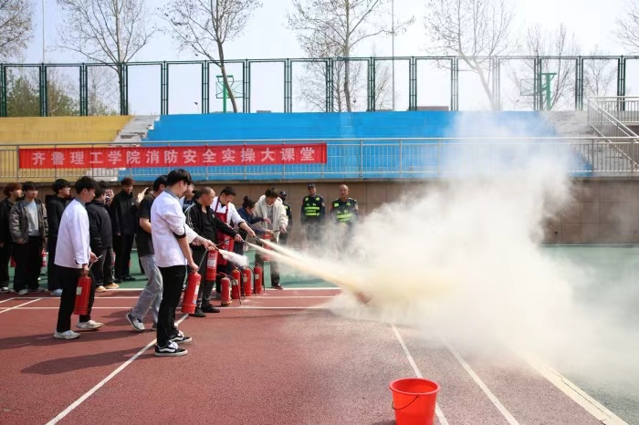 �������� ��ȫͬ�С���ѧУ�ٰ촺��������ȫʵ�ٴ����