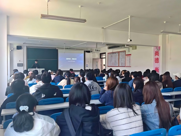 ��ѧԺ�ٰ조����ǰ�У�����δ������ѧ��ְҵ�滮����